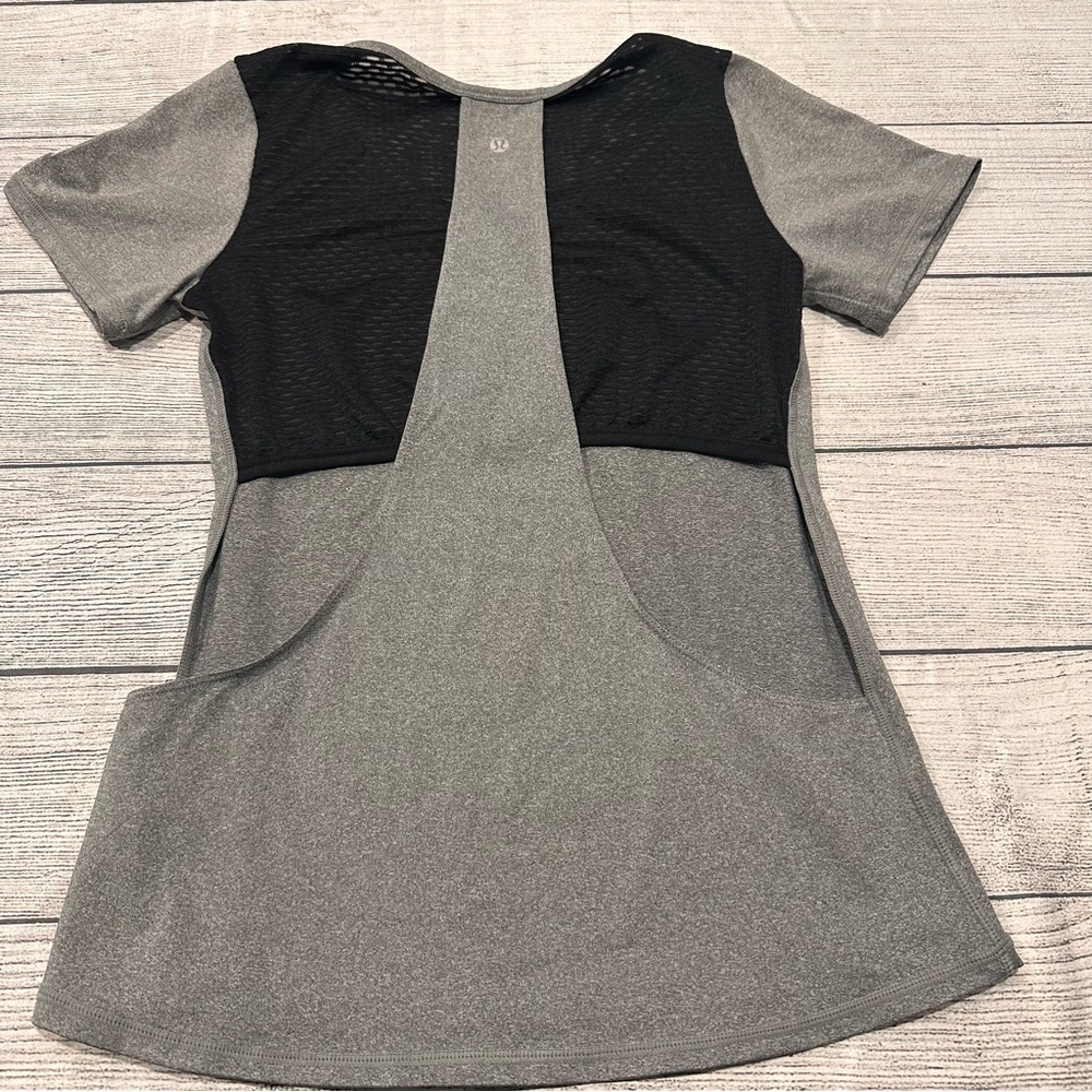🍋Lululemon short sleeve tee with mesh size S🍋